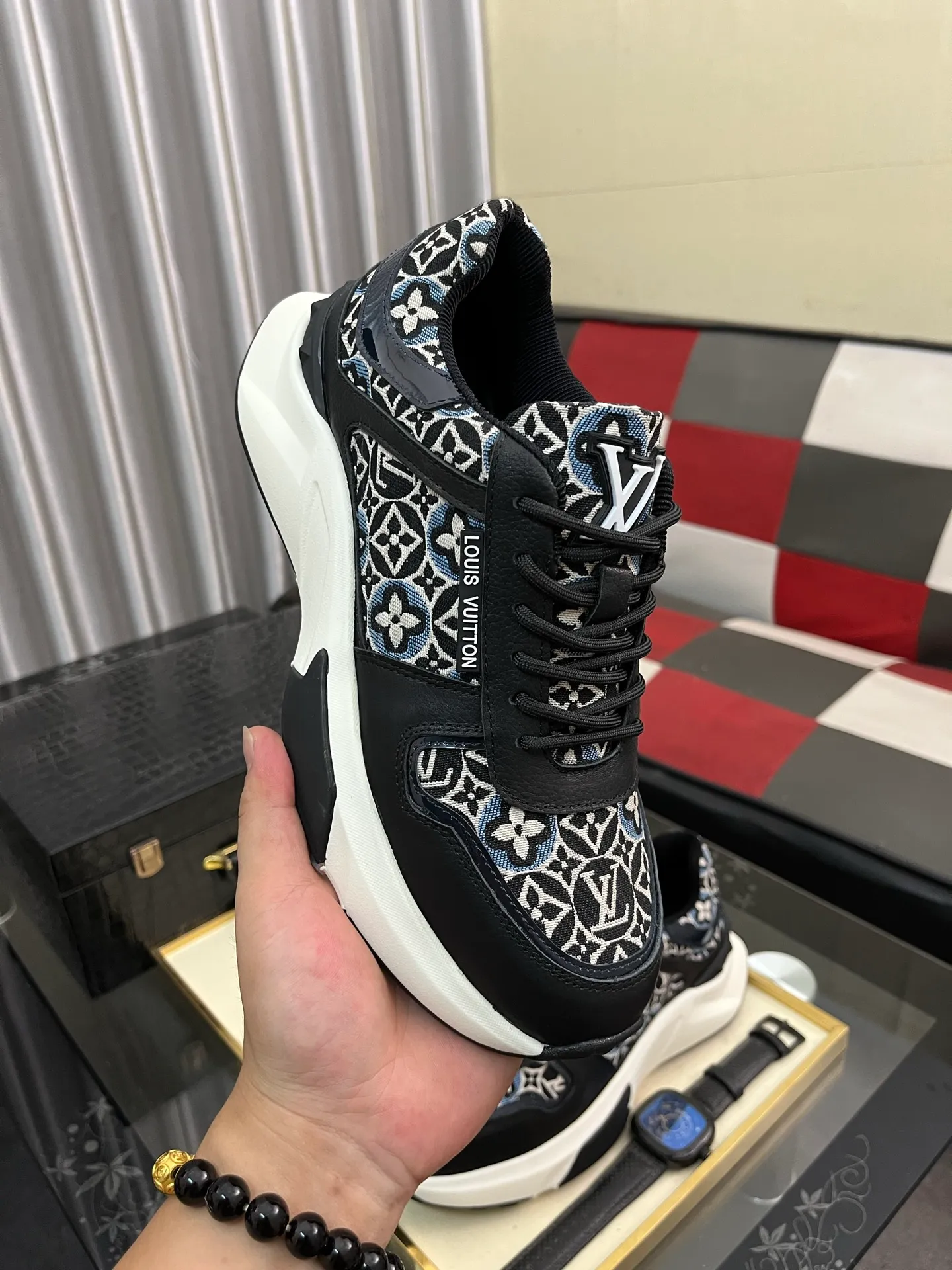 Men's shoes 💰458⌚️⌚️【LOUlS VUlTTON】Louis Vuitton ~ unique and casual style. LV counter purchasing 🏃casual shoes😍😍 are on sale at the men's counter at the same time. Italian imported brands select top-layer Italian cowhide. 🐑Sheepskin lining (refuses to discolor and grind feet) Sole: Original sole specially provided by the original factory 🎬Better in kind Code number: 38-444⃣️Color selection